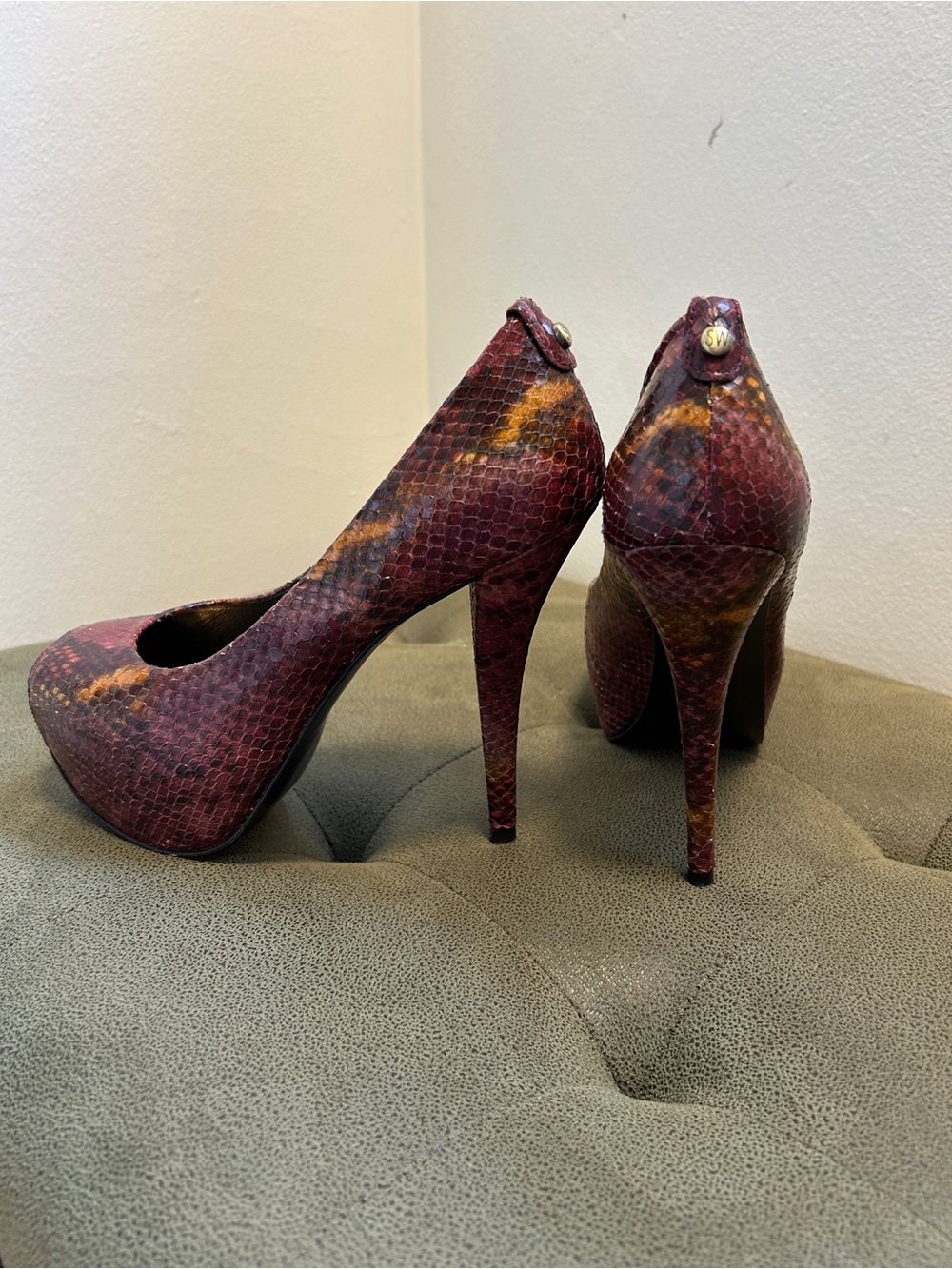 Stuart Weitzman Women's Red Multi Python-Print Peep-Toe Pumps - Picture 6 of 10